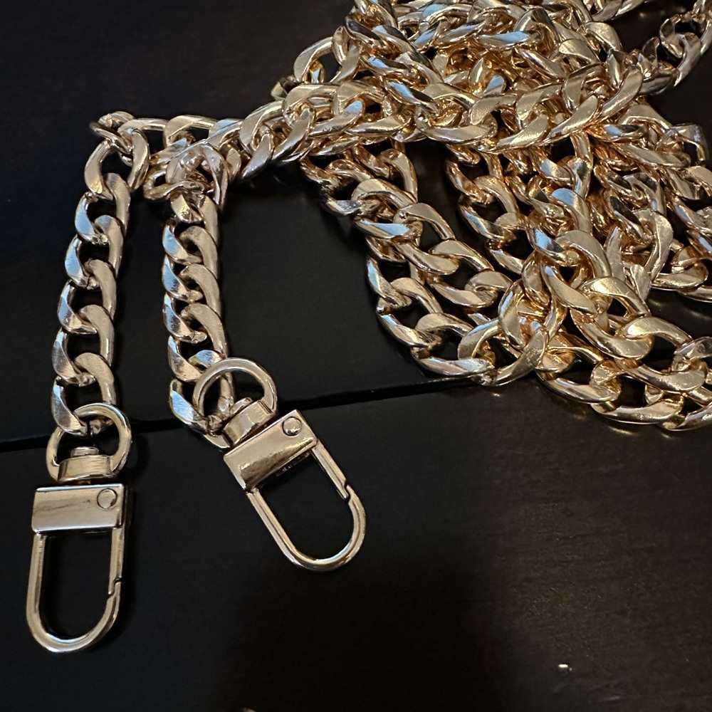 NWOT Crossbody Chain-Gold Unbranded